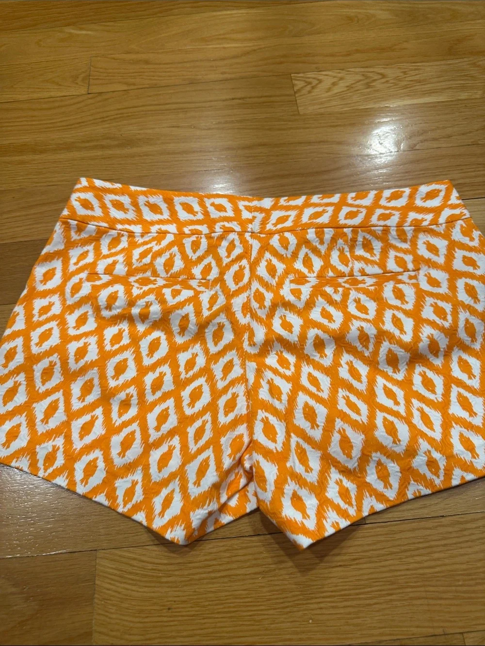 Lilly Pulitzer orange and white fish print Ellie shorts size 4 .